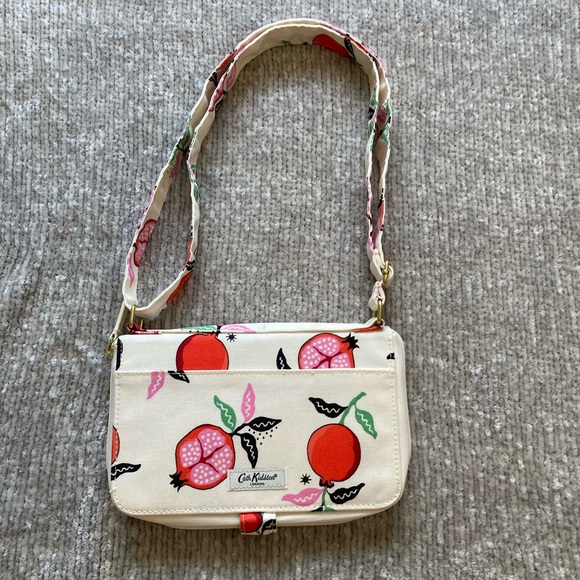 Cath Kidston Pomegranate The Everything Cross Body Bag Cream - Picture 5 of 9